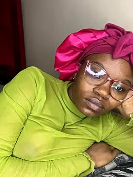 Snapshot of YummyMelanin117 chatting on 11.17.25 YummyMelanin117 online show from 11.17.25