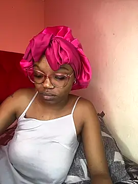 Snapshot of YummyMelanin117 chatting on 11.19.25 YummyMelanin117 online show from 11.19.25