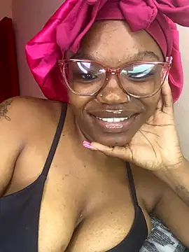 Snapshot of YummyMelanin117 chatting on 11.20.25 YummyMelanin117 online show from 11.20.25