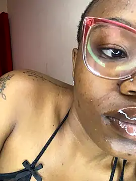 Snapshot of YummyMelanin117 chatting on 11.27.25 YummyMelanin117 online show from 11.27.25