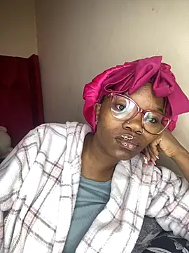 Snapshot of YummyMelanin117 chatting on 11.30.25 YummyMelanin117 online show from 11.30.25