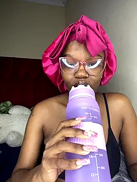 Snapshot of YummyMelanin117 chatting on 11.30.25 YummyMelanin117 online show from 11.30.25