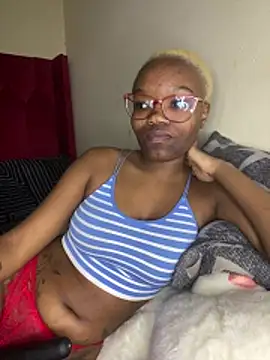 Snapshot of YummyMelanin117 chatting on 12.18.25 YummyMelanin117 online show from 12.18.25