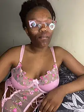 Snapshot of YummyMelanin117 chatting on 01.13.26 YummyMelanin117 online show from 01.13.26