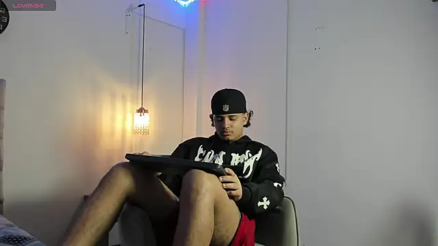 Snapshot of samxx_muscle chatting on 10.30.25 samxx muscle online show from 10.30.25