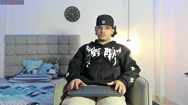 Snapshot of samxx_muscle chatting on 11.01.25 samxx muscle online show from 11.01.25