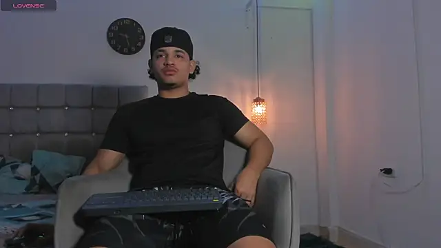 Snapshot of samxx_muscle chatting on 11.24.25 samxx muscle online show from 11.24.25