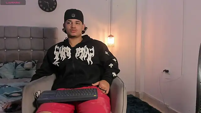 Snapshot of samxx_muscle chatting on 11.28.25 samxx muscle online show from 11.28.25