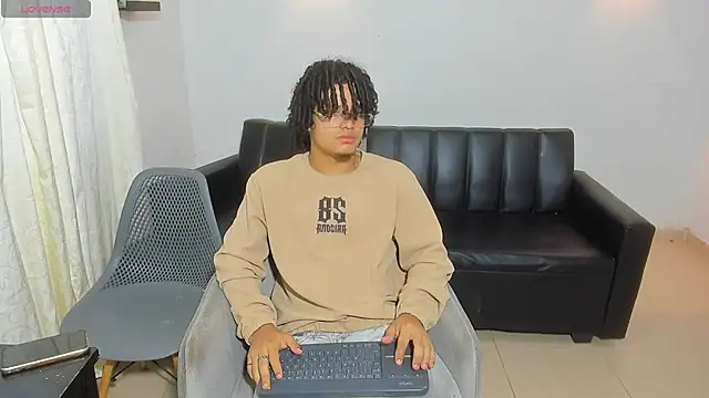 Snapshot of samxx_muscle chatting on 06.23.26 samxx muscle online show from 06.23.26