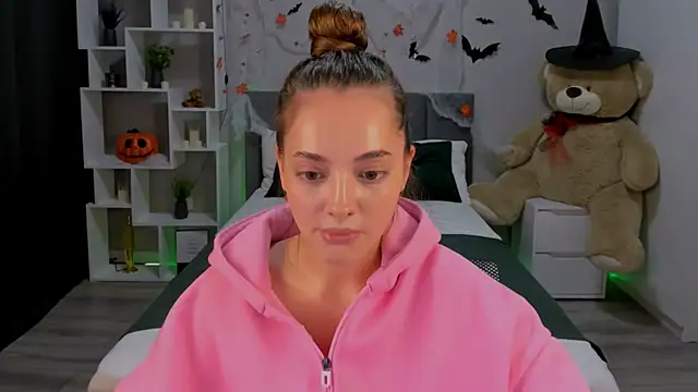 MelanieAlves online show from 10.20.25