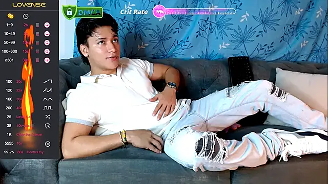 Snapshot of THE_LITTLE_LIAM chatting on 06.11.26 THE LITTLE LIAM online show from 06.11.26