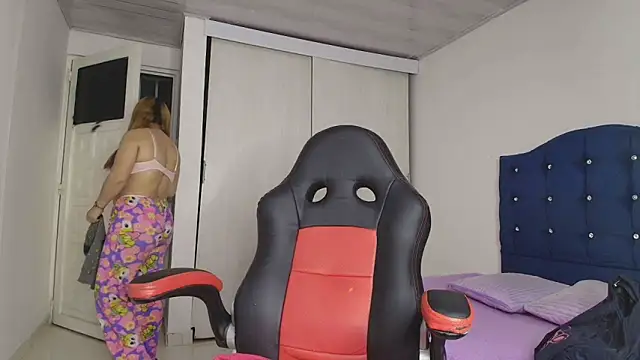 lovehotpink online show from 10.18.25