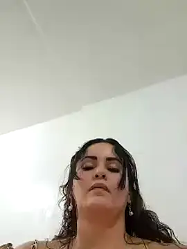 Snapshot of Saraslow chatting on 11.30.25 Saraslow online show from 11.30.25