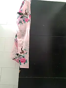 Snapshot of Yuli_Mars chatting on 11.08.25 Yuli Mars online show from 11.08.25