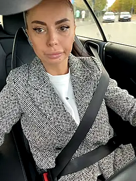 Snapshot of Anna_Nobel chatting on 10.19.25 Anna Nobel online show from 10.19.25