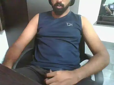Snapshot of lovelyakash69 chatting on 10.01.25 lovelyakash69 online show from 10.01.25
