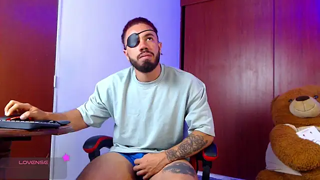 Snapshot of pirata_fitness chatting on 09.18.25 pirata fitness online show from 09.18.25