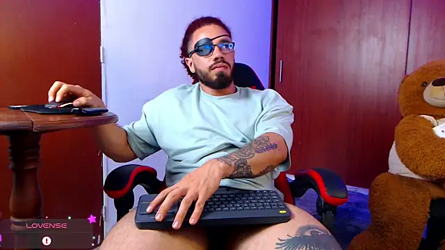 Snapshot of pirata_fitness chatting on 09.18.25 pirata fitness online show from 09.18.25