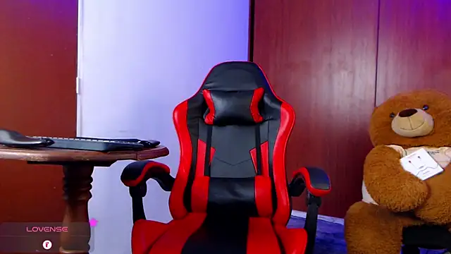 Snapshot of pirata_fitness chatting on 09.19.25 pirata fitness online show from 09.19.25