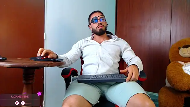 Snapshot of pirata_fitness chatting on 09.21.25 pirata fitness online show from 09.21.25