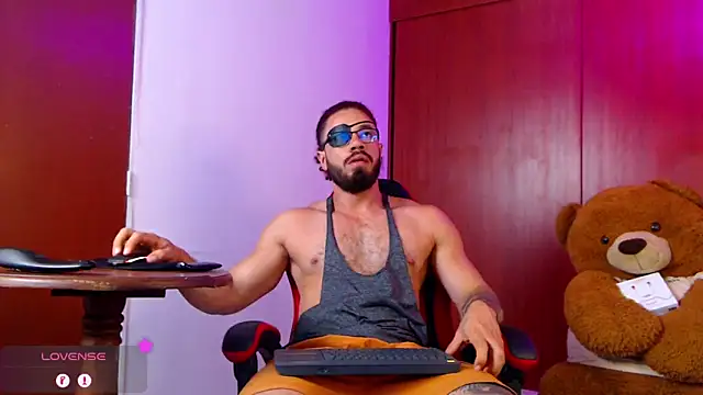 Snapshot of pirata_fitness chatting on 09.24.25 pirata fitness online show from 09.24.25