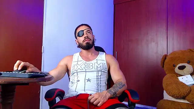 Snapshot of pirata_fitness chatting on 09.25.25 pirata fitness online show from 09.25.25