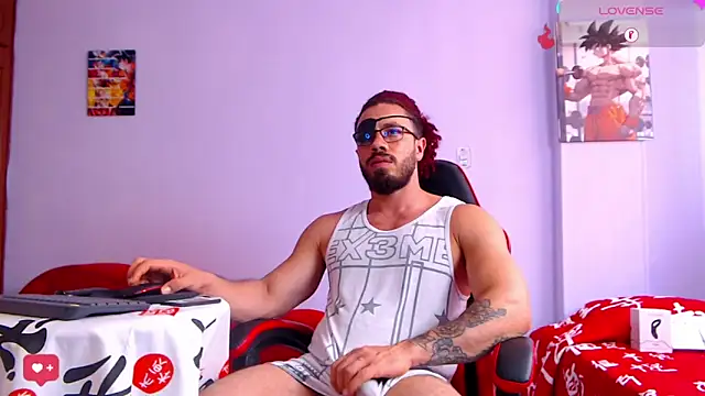 Snapshot of pirata_fitness chatting on 10.13.25 pirata fitness online show from 10.13.25