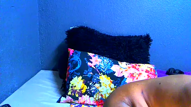 Snapshot of SMALLBOOBSXX chatting on 06.19.26 SMALLBOOBSXX online show from 06.19.26