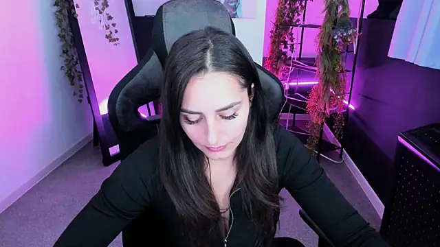 ValeriiMills online show from 10.29.25