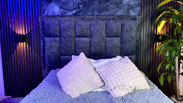 Snapshot of Lenna_s chatting on 09.19.25 Lenna s online show from 09.19.25