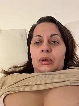 Snapshot of Claudia_hotxxx chatting on 10.29.25 Claudia hotxxx online show from 10.29.25