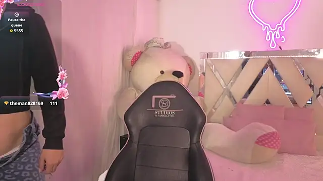Snapshot of saaya_tay chatting on 06.15.26 saaya tay online show from 06.15.26