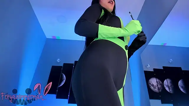 Snapshot of FreyaZimmerman_ chatting on 10.06.25 FreyaZimmerman online show from 10.06.25