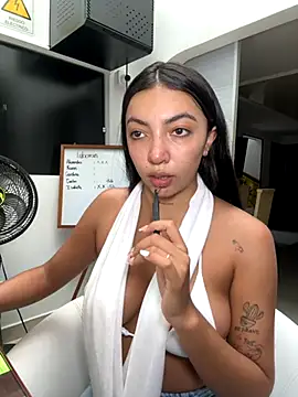 Snapshot of ImAshley1 chatting on 10.04.25 ImAshley1 online show from 10.04.25