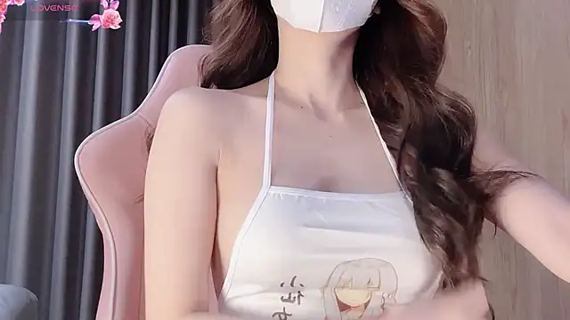Snapshot of yiyi-chin chatting on 10.15.25 yiyi-chin online show from 10.15.25
