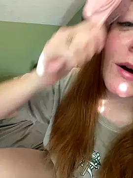 Snapshot of bankruptbabe chatting on 10.11.25 bankruptbabe online show from 10.11.25