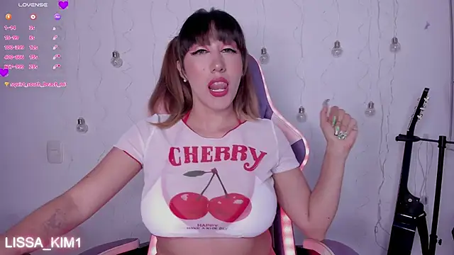 Snapshot of Lissa_Kim1 chatting on 11.08.25 Lissa Kim1 online show from 11.08.25