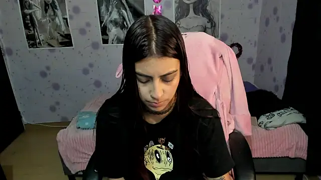 Snapshot of Medussa_katt chatting on 11.26.25 Medussa katt online show from 11.26.25