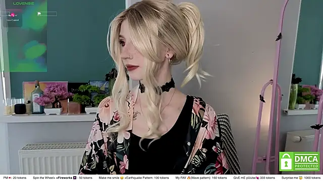 Snapshot of sweetuniporn chatting on 05.23.26 sweetuniporn online show from 05.23.26