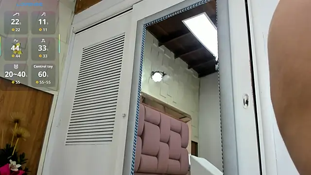 sophiaarenas online show from 11.16.25