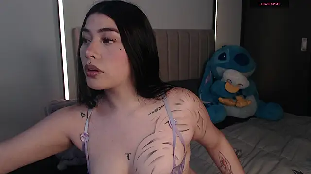 Snapshot of Hell_luna chatting on 11.24.25 Hell luna online show from 11.24.25