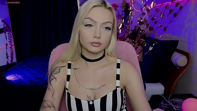 Snapshot of LinaLirian chatting on 06.30.26 LinaLirian online show from 06.30.26