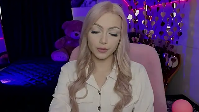 Snapshot of LinaLirian chatting on 07.22.26 LinaLirian online show from 07.22.26