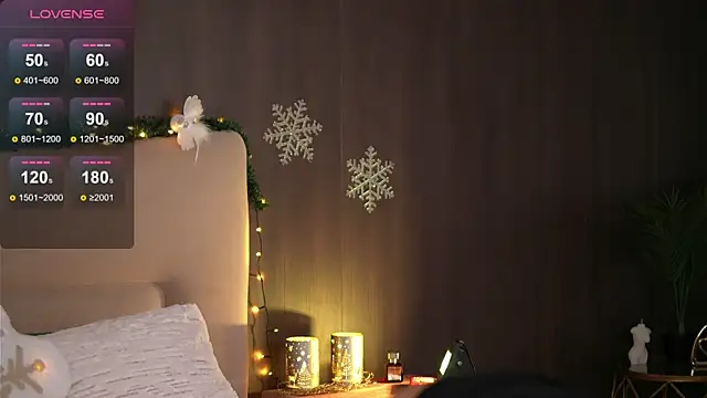 Snapshot of ChloeDevine chatting on 12.02.25 ChloeDevine online show from 12.02.25