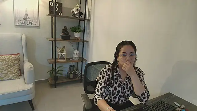  Victoria Collins online show from 06.05.26