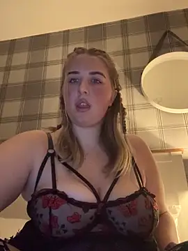 Snapshot of CutieCurvyGirlxo chatting on 10.12.25 CutieCurvyGirlxo online show from 10.12.25