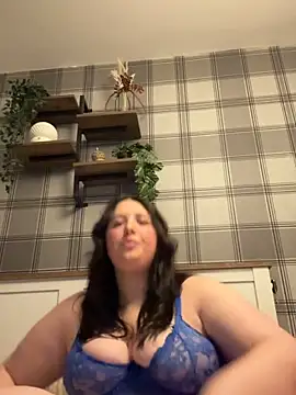 CutieCurvyGirlxo online show from 05.16.26