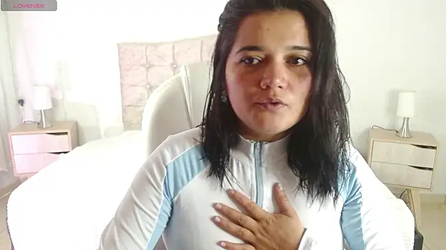 mia traveluxe online show from 10.05.25