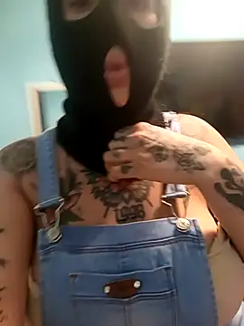 Snapshot of Morce666 chatting on 03.22.25 Morce666 online show from 03.22.25