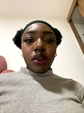 alissradiante1 online show from 10.29.25